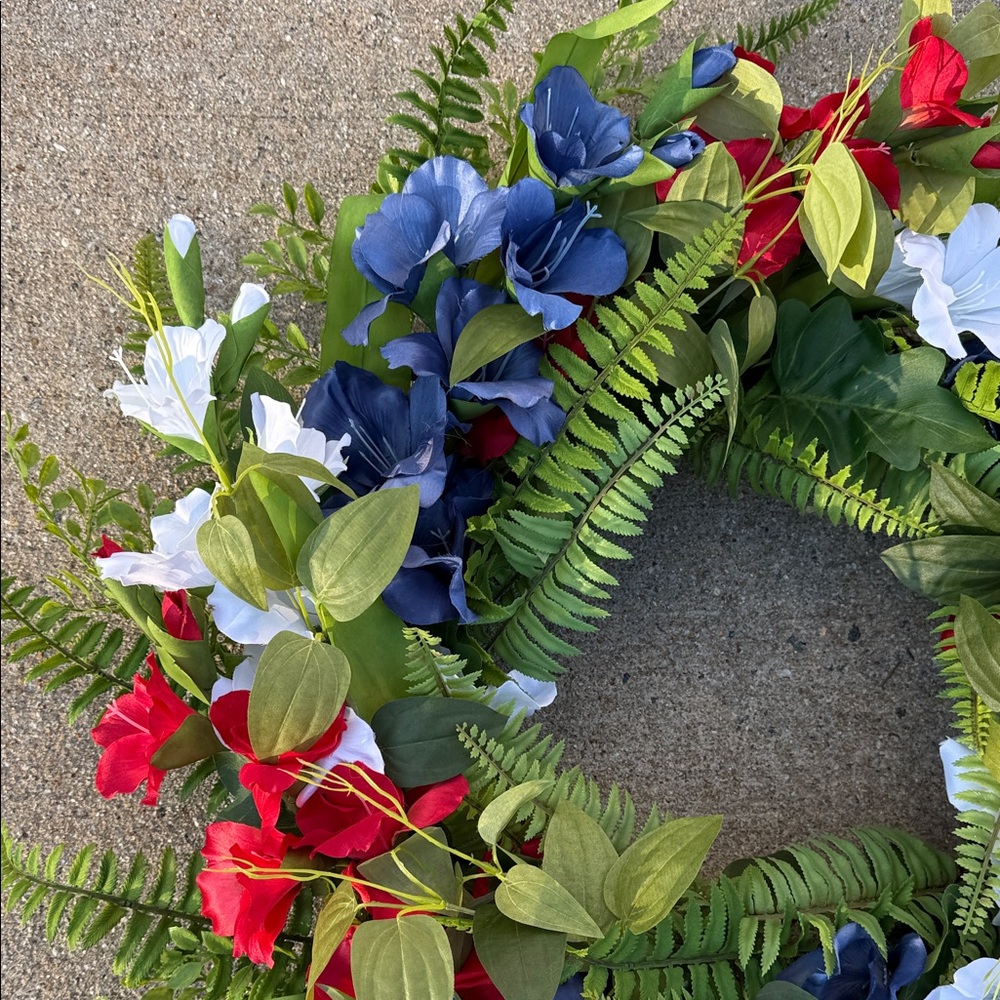Frontgate Red, White & Blue Wreath - NWOT - Picture 4 of 16